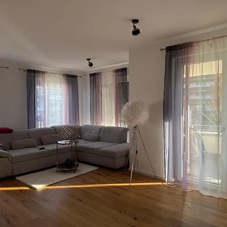 Modern Near Airport And Trade Fair Apartment *